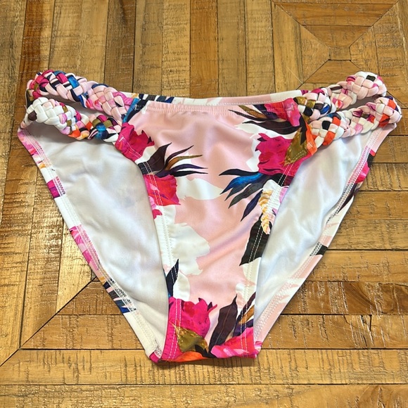 Gorgeous Ashley Graham Bikini Set - Picture 5 of 8